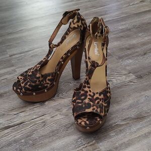 Limelight Tracy animal  print platform heels Sz 9